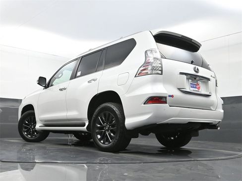 Used 2023 Lexus GX 460 Premium w/ Premium Plus Package image 32