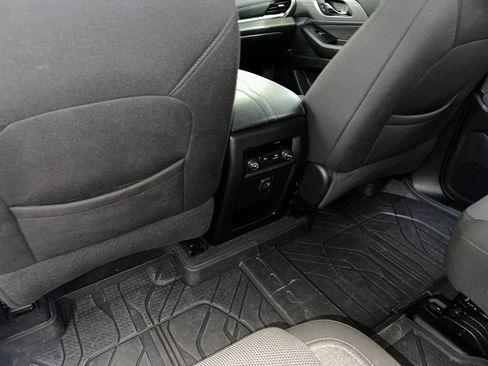 Certified 2023 Chevrolet Traverse LT image 21