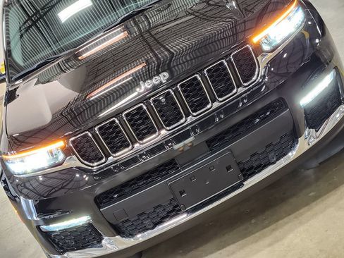 Used 2022 Jeep Grand Cherokee L Limited w/ Luxury Tech Group II RWD image 19