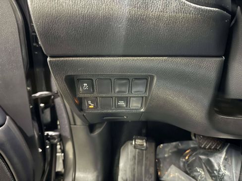 Used 2019 Nissan Pathfinder SV AWD/4WD image 42