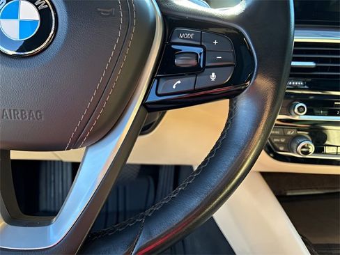 Used 2019 BMW 530e w/ Premium Package image 24