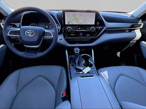 Used 2026 Toyota Highlander XLE AWD/4WD image 15