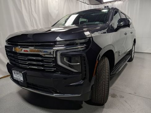 Used 2025 Chevrolet Suburban Premier image 7