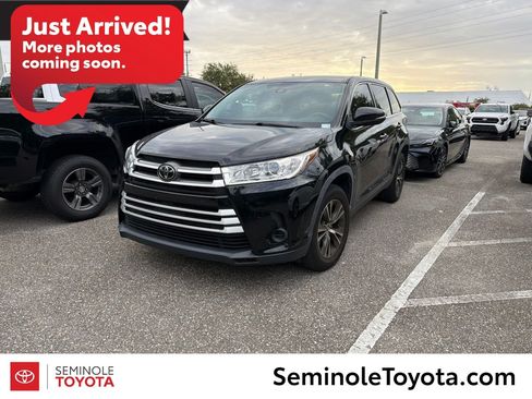 Used 2019 Toyota Highlander LE FWD image 1