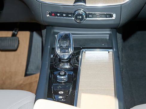 New 2026 Volvo XC60 B5 Plus w/ Protection Package Premier image 27