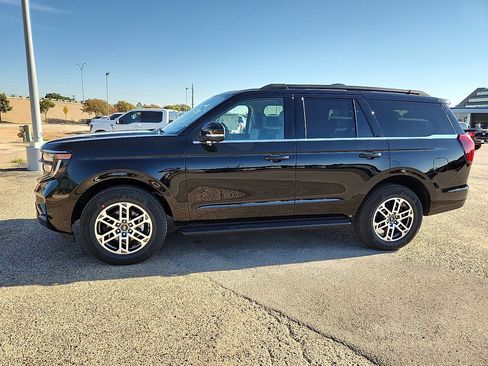 New 2025 Ford Expedition Active image 2