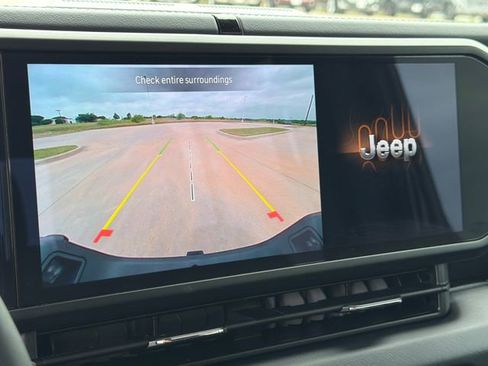 Used 2025 Jeep Gladiator Sport AWD/4WD image 24