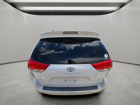 Used 2013 Toyota Sienna LE FWD image 7