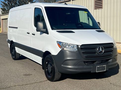 Used 2025 Mercedes-Benz Sprinter 2500 image 3