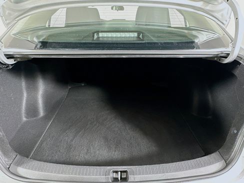 Used 2025 Toyota Corolla LE image 27