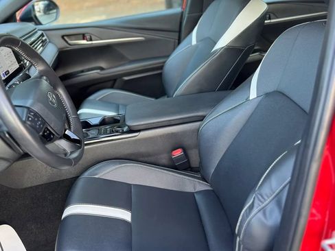 Used 2025 Toyota Camry SE FWD image 12