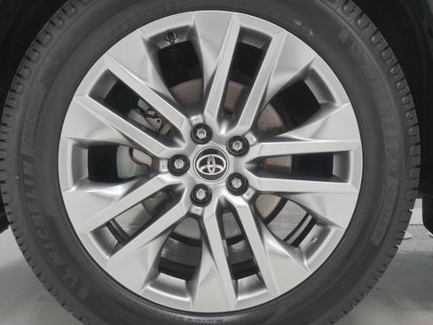 Used 2021 Toyota RAV4 XLE Premium FWD image 28