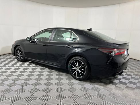 Used 2024 Toyota Camry SE image 2
