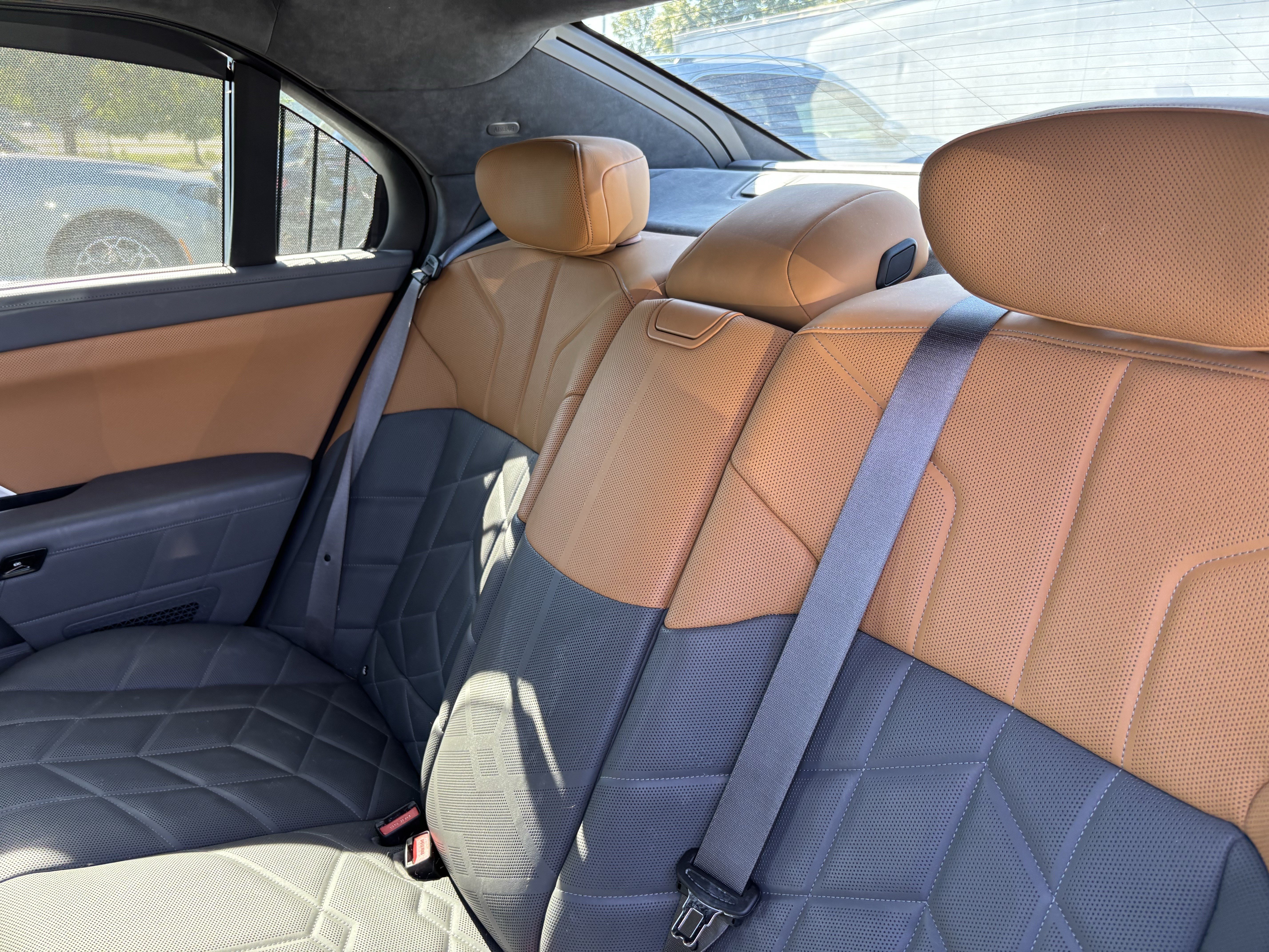 Certified 2024 BMW 760i xDrive w/ Executive Package AWD/4WD image 33
