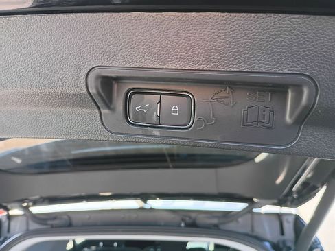 Used 2020 Ford Explorer XLT w/ Class III Trailer Tow Package image 5