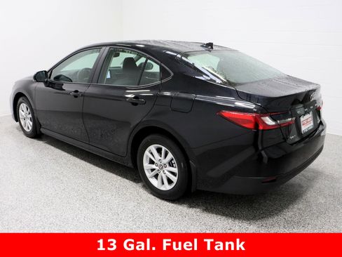 Used 2026 Toyota Camry LE image 9