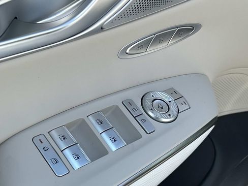 New 2027 Genesis GV70 2.5T Advanced AWD/4WD image 18