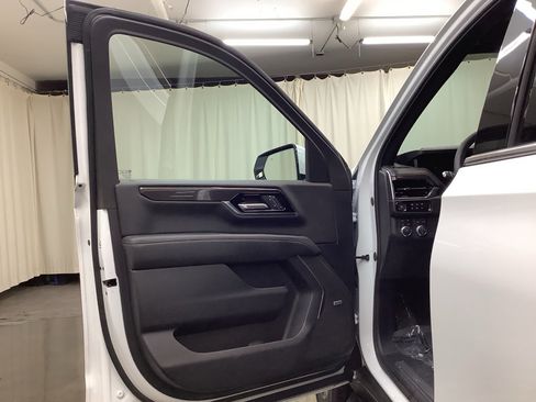 Used 2025 GMC Yukon Elevation image 13