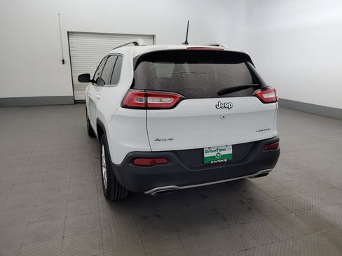 Used 2016 Jeep Cherokee Limited w/ Luxury Group AWD/4WD image 6