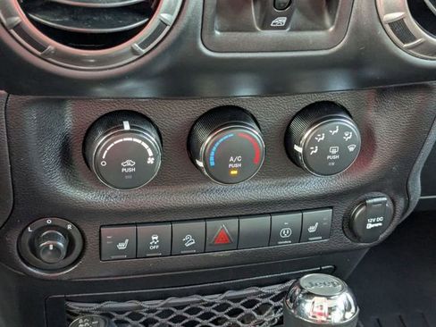 Used 2018 Jeep Wrangler Unlimited Sahara image 23