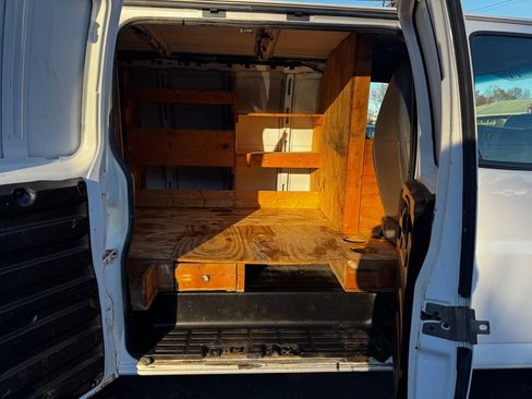 Used 2017 Chevrolet Express 3500 image 14