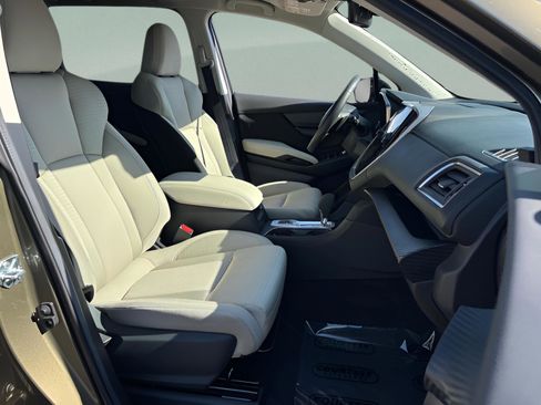 Used 2025 Subaru Ascent Premium w/ Premium Package image 17