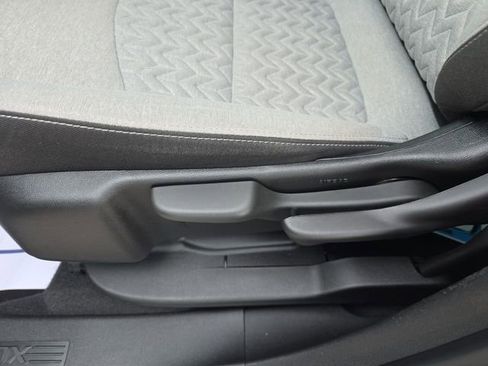 Used 2023 Chevrolet Equinox LS image 19