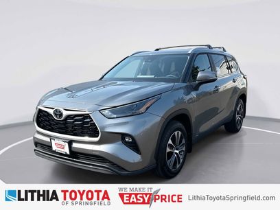 New 2025 Toyota Highlander XLE