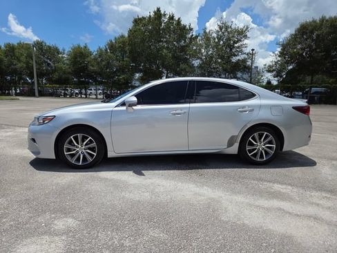 Used 2017 Lexus ES 300h w/ Luxury Package FWD image 6