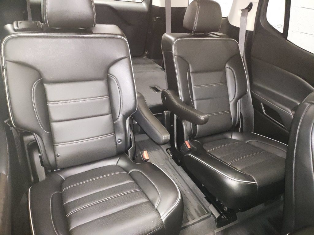 Used 2023 GMC Acadia Denali w/ Denali Technology Package FWD image 10