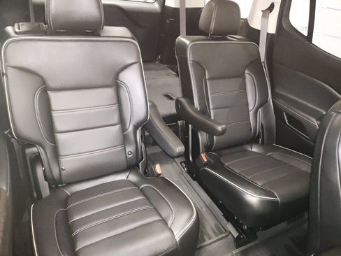 Used 2023 GMC Acadia Denali w/ Denali Technology Package FWD image 10