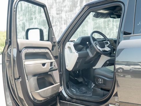 Certified 2026 Land Rover Defender 130 X-Dynamic SE AWD/4WD image 11