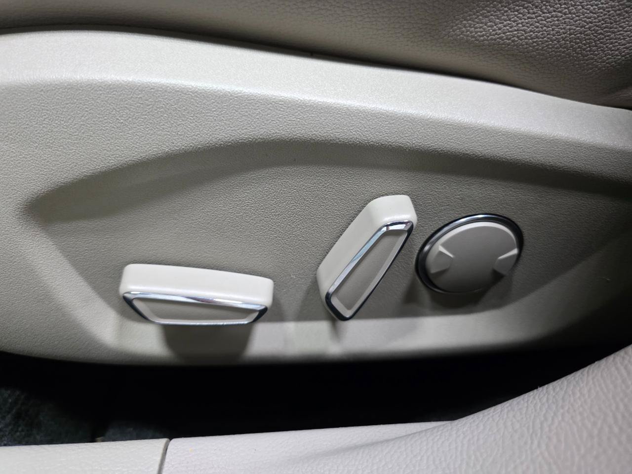 Used 2019 Ford Fusion SEL FWD image 17