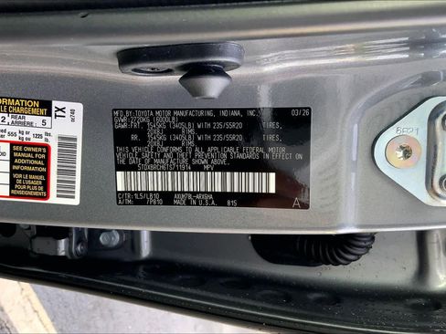 Used 2026 Toyota Highlander Limited AWD/4WD image 31
