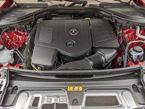 Certified 2025 Mercedes-Benz GLC 300 4MATIC image 18