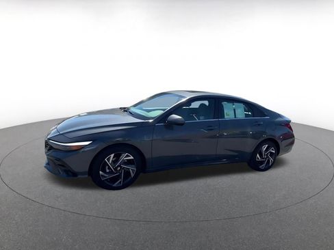 Used 2025 Hyundai Elantra SEL FWD image 8
