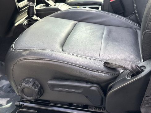 Used 2022 Jeep Wrangler Unlimited Sahara w/ Cold Weather Group image 18