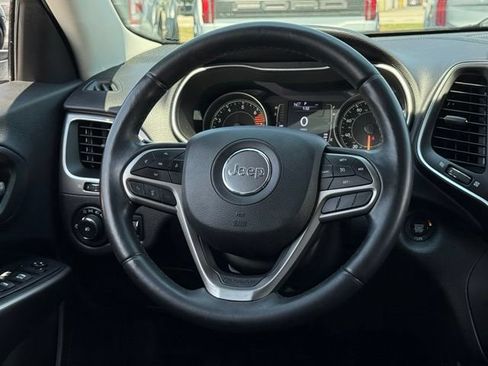 Used 2019 Jeep Cherokee Latitude Plus AWD/4WD image 6