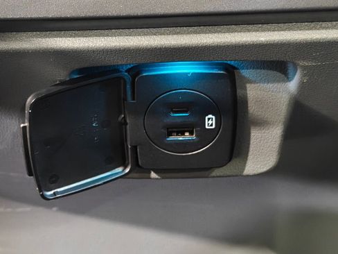 Used 2023 Ford F150 XLT image 38