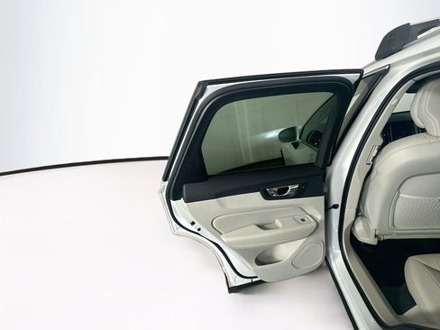 Used 2021 Volvo XC60 T5 Momentum w/ Climate Package FWD image 26