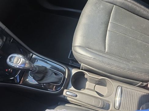 Used 2022 Buick Encore Preferred FWD image 21