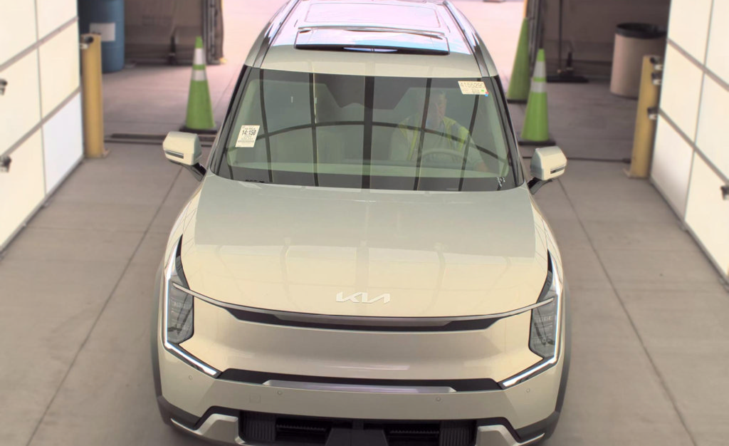 Used 2024 Kia EV9 Wind AWD/4WD image 3