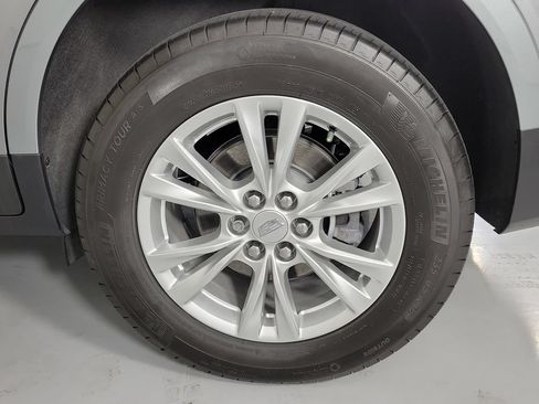 Certified 2025 Cadillac XT5 Luxury FWD image 9