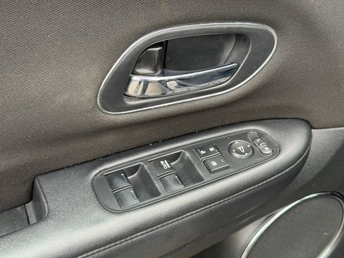 Used 2017 Honda HR-V EX image 29