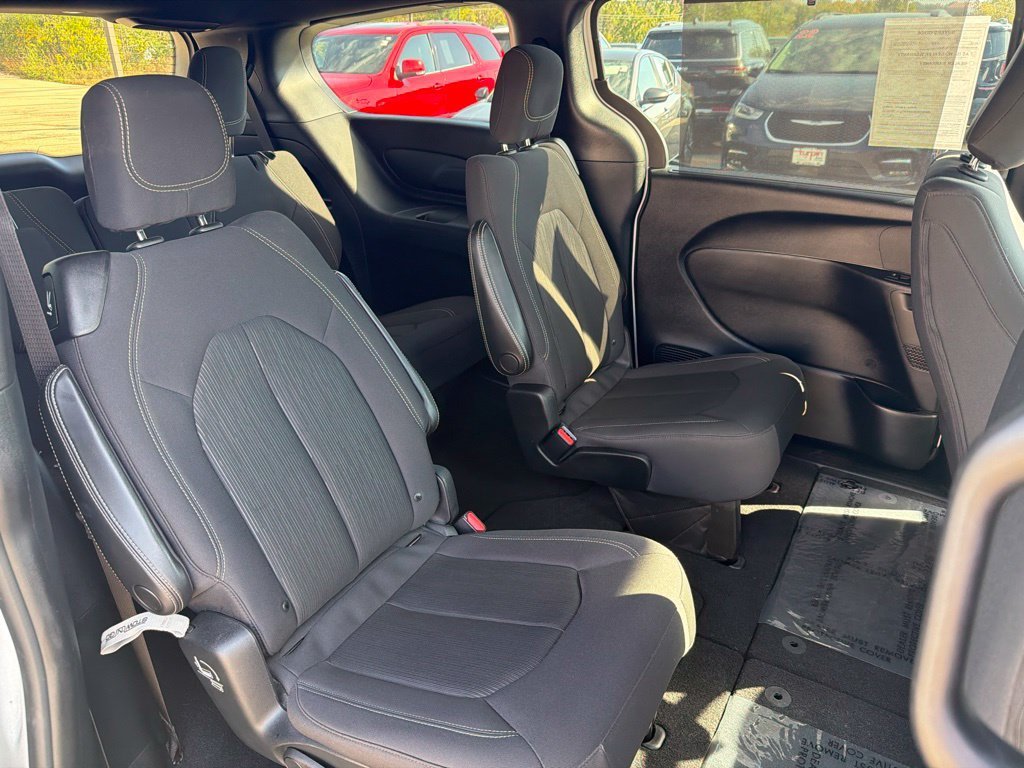 Used 2019 Chrysler Pacifica Touring Plus w/ S Appearance Package FWD image 28