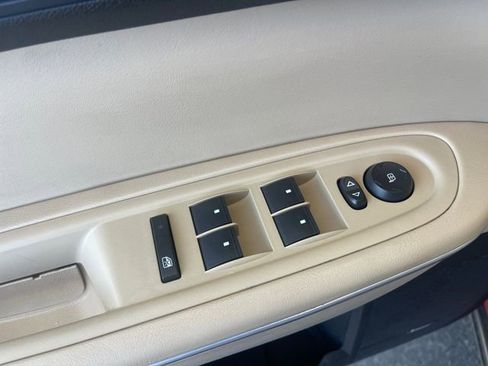 Used 2012 GMC Acadia SLT image 18