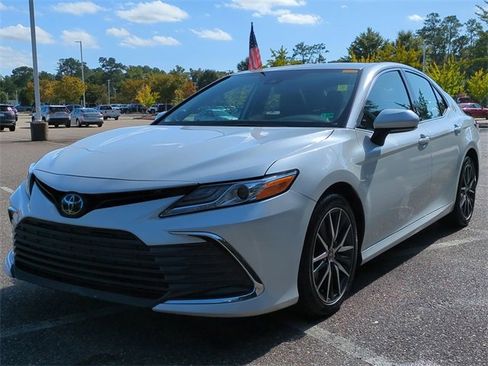 Used 2023 Toyota Camry XLE image 8