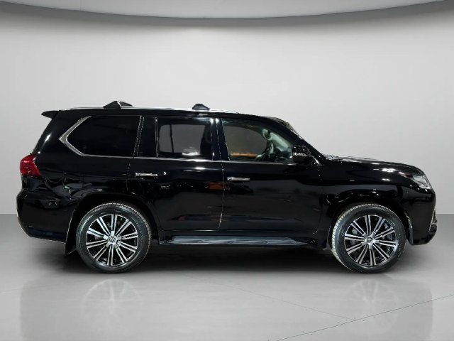 Used 2019 Lexus LX 570 4WD w/ Luxury Package image 2