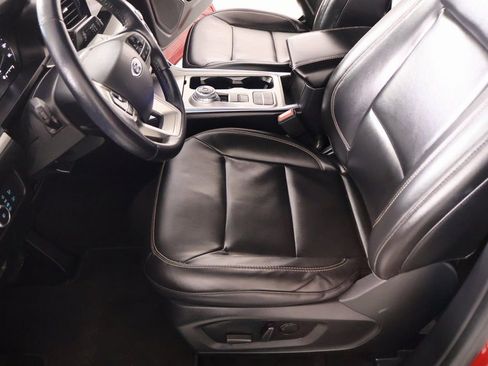 Used 2021 Ford Explorer XLT w/ Equipment Group 202A image 11