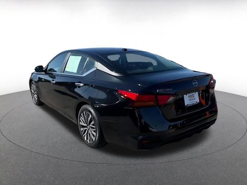 Used 2025 Nissan Altima 2.5 SV image 10